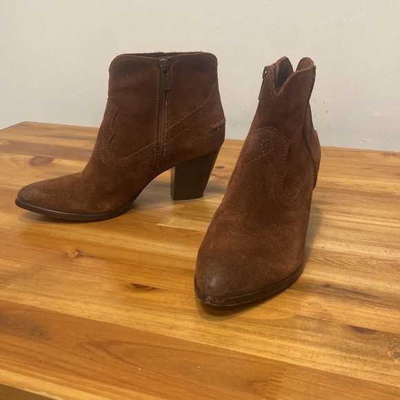 Frye Renee Suede Ankle Booties in Chestnut Brown Size 6 - Picture 7 of 13